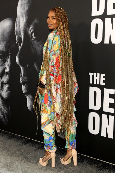 영화배우 겸 모델 이바 마실이 22일(현지시간) 미국 캘리포니아주 로스앤젤레스의 패러마운트 극장에서 미니시리즈 ‘흑과백(The Defiant Ones)’ 시사회에 참석했다. <br>EPA 연합뉴스