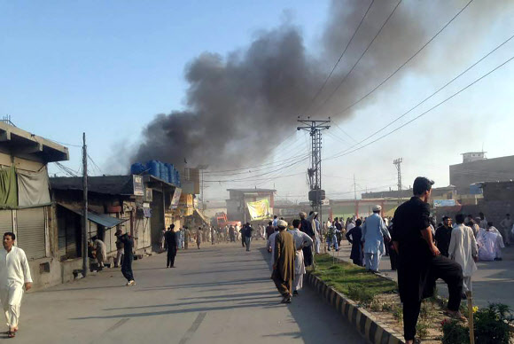 파키스탄 재래시장에서 폭탄 테러…최소 15명 사망·70명 부상
