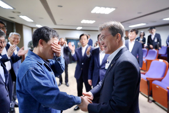 탄도미사일 ‘현무2C’ 발사 성공 감격