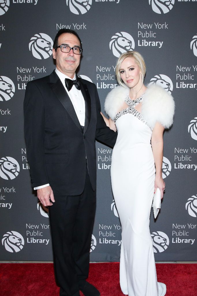 스티븐 므누신 미구구 재무장관과 루이스 린튼