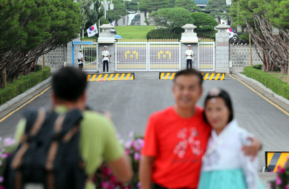 이제 청와대 앞길 어디에서도
