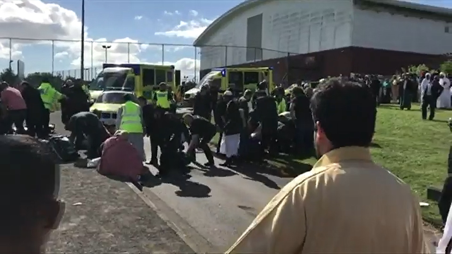 영국에서 승용차가 시민 6명 덮쳐…경찰 “테러는 아냐” 