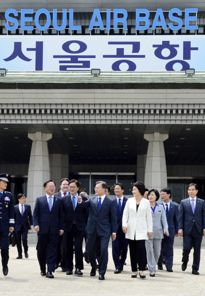 출국하는 문재인 대통령