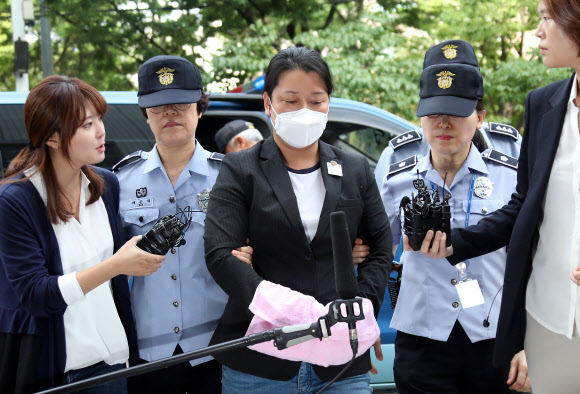 영장실질심사 굳은 표정 이유미