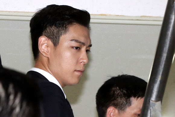 출석하는 최승현