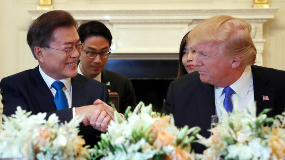 한미 정상  ‘밝은 표정’