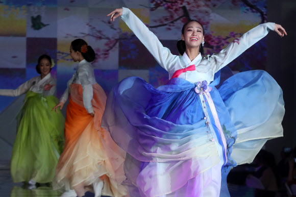 아름다운 한복 자태