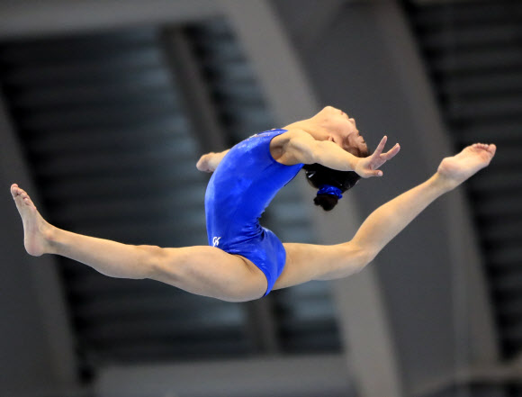 마루 연기 펼치는 김주리