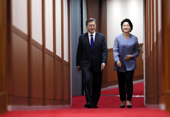 문재인 대통령, 첫 방미 마치고 귀국