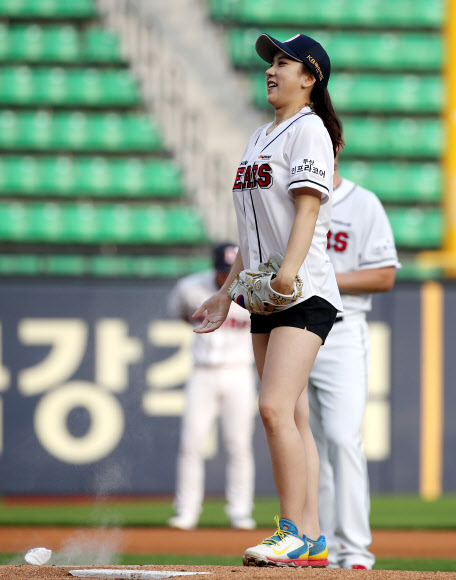 배우 박지아 ’심호흡 가다듬고’