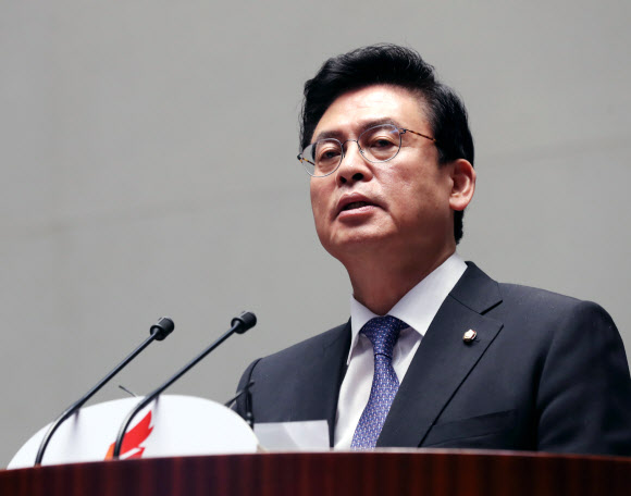 김상곤 교육부 장관 임명 비판하는 정우택