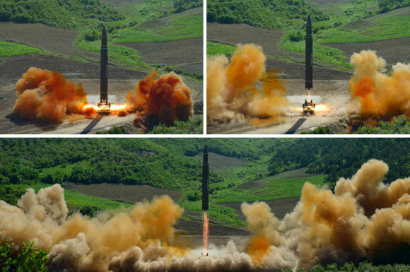 북한은 지난 4일 실시한 대륙간탄도미사일(ICBM) ’화성-14’ 발사를 통해 미사일 탄두부의 대기권 재진입 및 단 분리 기술을 시험했다고 노동신문이 5일 보도했다. 연합뉴스