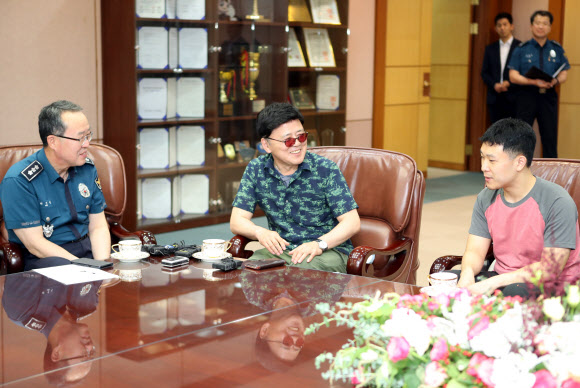 자살 기도자 구한 탤런트 한정국 씨