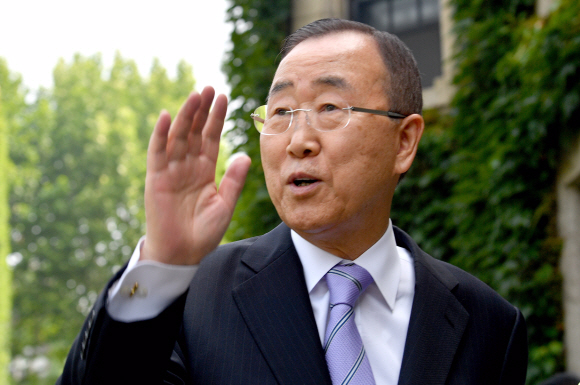 6일 서울 서대문구 연세대학교 아펜젤러관에서 연세대 석좌교수에 임명된 반기문 전 총장이 자신의 집무실로 향하고 있다. 2017.7.6 박지환기자 popocar@seoul.co.kr