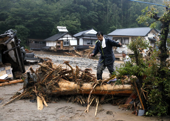 日 후쿠오카 등 물폭탄 43만명 대피… 2명 사망·13명 실종 