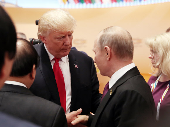 G20 정상회의 세션 마친 트럼프와 푸틴