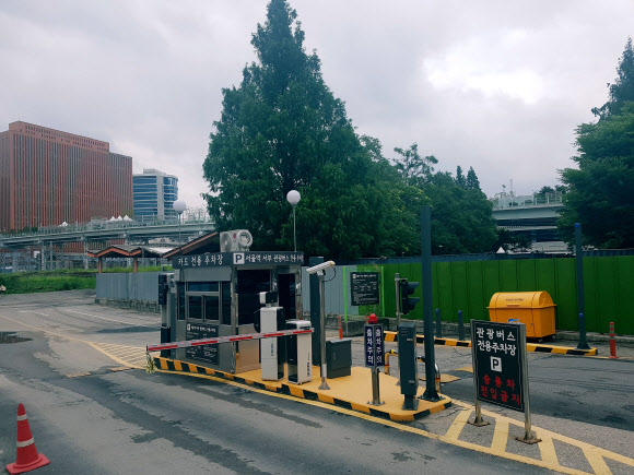 18억원 들였는데 ’텅 빈’ 서울역 서부 관광버스 주차장