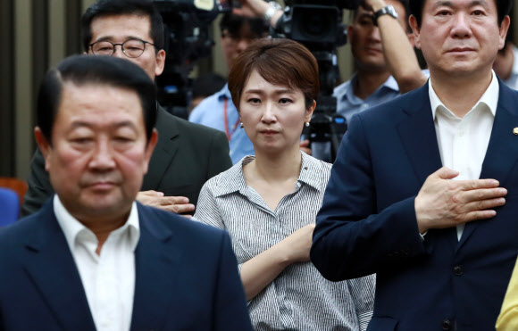 의원총회 참석한 이언주 원내수석