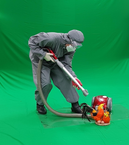 10일 오후 경기도 의정부고등학교에서 분장을 한 학생이 졸업사진을 찍고 있다. 2017.7.10.[의정부시청 제공=연합뉴스]