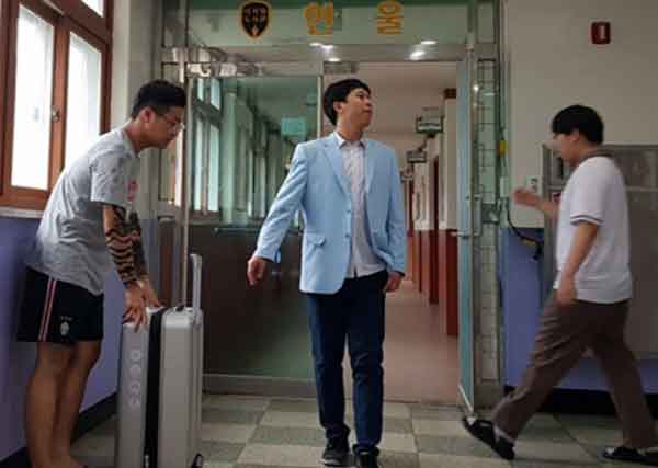 김무성 ‘노룩 패스’ 패러디.