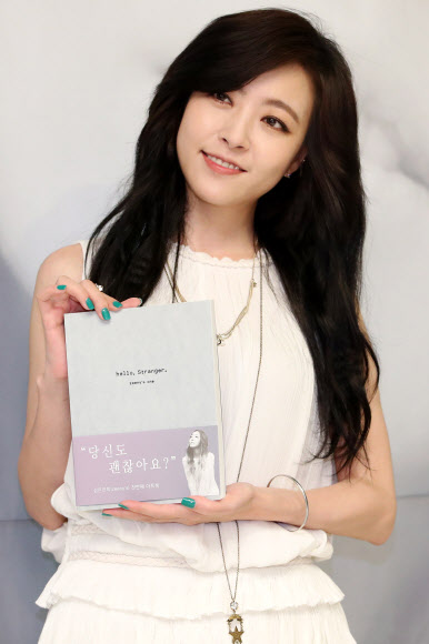 포토에세이 작가로 돌아온 심은진