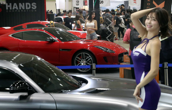 다양한 자동차가 한자리에