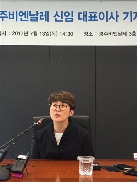 13일 광주비엔날레 신임대표이사에 선임된 김선정 아트선재센터 관장이 비엔날레 운영에 대한 계획을 밝히고 있다.