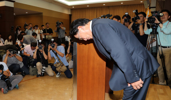 고개숙인 이장한 종근당 회장