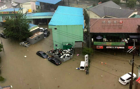 폭우로 고립된 청주 도심