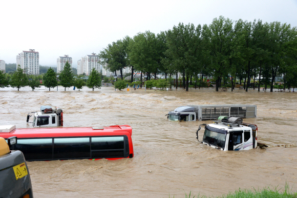 증평 보강천 하상 주차장 침수 2017.07.16   증평군천제공