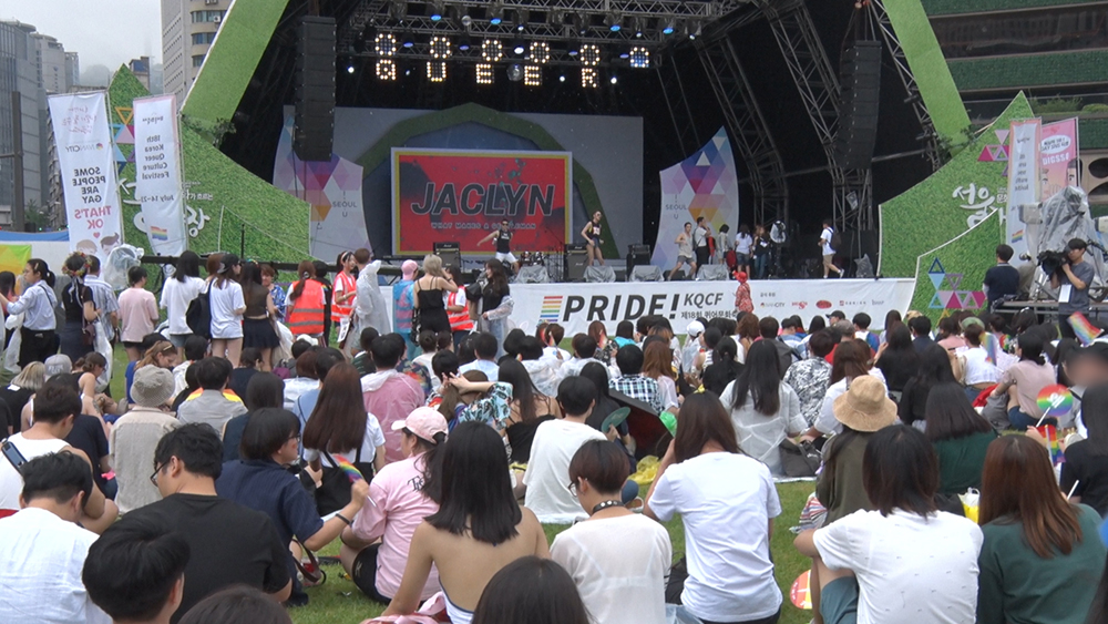 15일 서울광장을 가득 메운 퀴어축제 참가자들. 김형우 기자 hwkim@seoul.co.kr