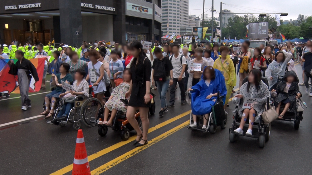 15일 서울 도심서 펼쳐진 퀴어 퍼레이드. 김형우 기자 hwkim@seoul.co.kr