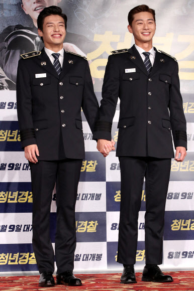 경찰제복이 잘 어울리는 강하늘-박서준