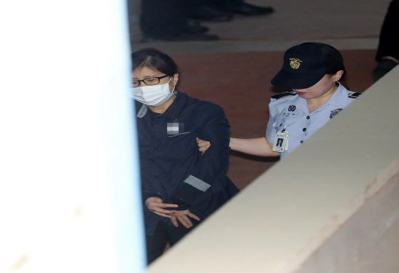 휘청이는 최순실