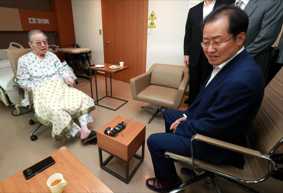 홍준표 대표, JP 병문안