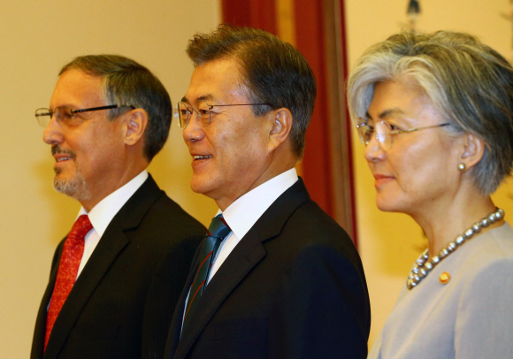 문재인 대통령, 주한대사 신임장 제정식 참석