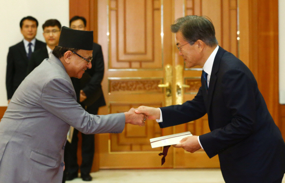 문재인 대통령, 주한대사 신임장 제정식 참석