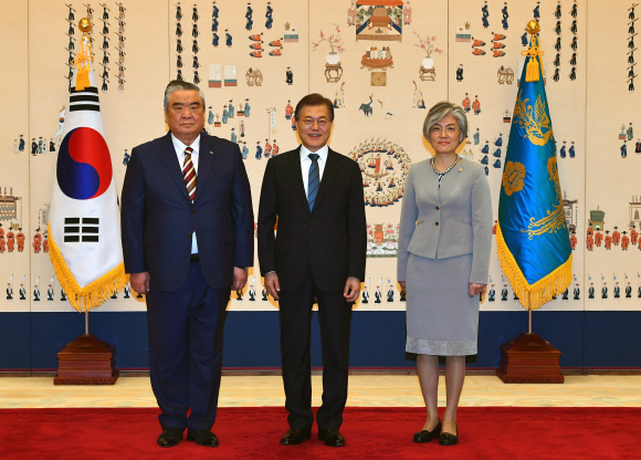 문재인 대통령, 주한대사 신임장 제정식 참석