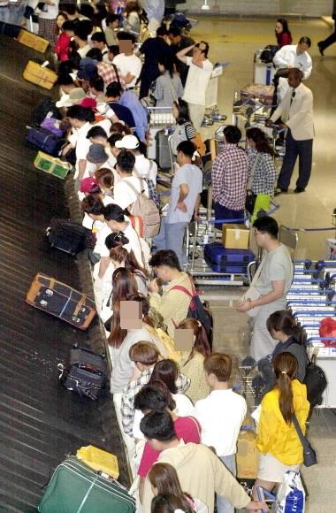 한국소비자원에 따르면 항공사를 통해 부친 위탁 수하물이 분실·파손된 경우 항공운송 약관에 따라 보상받을 수 있다. 서울신문 DB