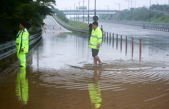 부분 침수된 제2자유로
