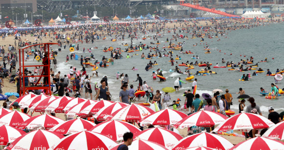 해운대 ‘북적북적’