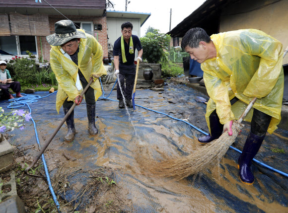 물난리속 유럽행 도의원 북구 작업…’레밍’ 김학철 빠져