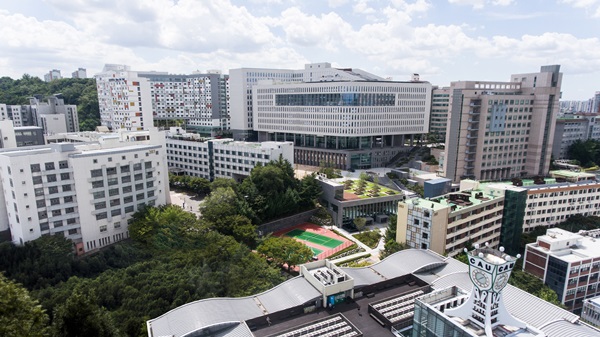 중앙대학교 평생교육원이 경영학 과정과 사회복지학 과정 신입생을 모집 중이다. 고등학교 졸업자는 140학점, 전문대 졸업자는 84학점을 이수하면 학사학위를 취득할 수 있다. 이후 학사 편입이나 대학원 진학에 있어 일반 대학교 졸업자와 동등한 학력을 인정받을 수 있게 된다.