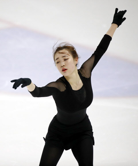 박소연(단국대)이 27일 오전 서울 양천구 목동아이스링크에서 열린 ’KB금융 피겨스케이팅 코리아챌린지’ 미디어데이에서 훈련을 하고 있다. 연합뉴스