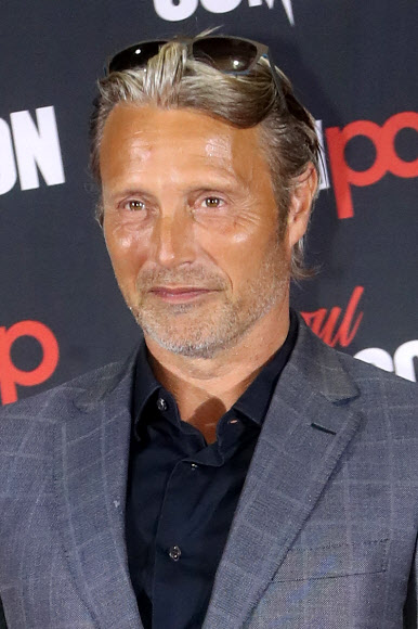 배우 매즈 미켈슨이 4일 오후 서울 강남구 코엑스에서 열린 ’2017 코믹콘 서울’ 오프닝 행사에 참석해 포즈를 취하고 있다.    연합뉴스