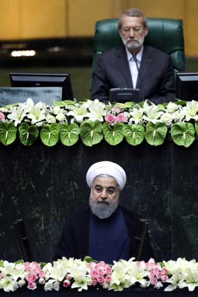 하산 로하니 이란 대통령(아래). AP 연합뉴스
