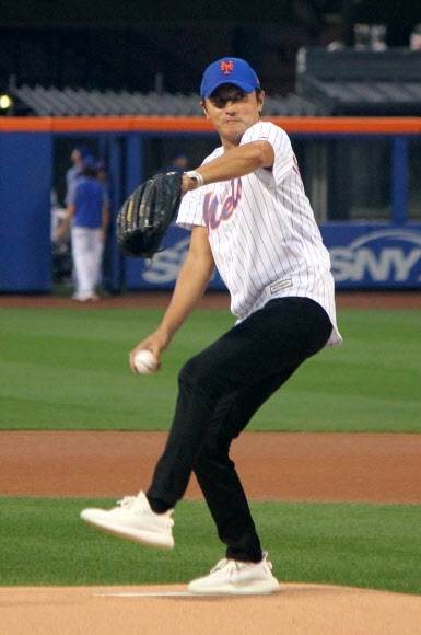 시구하는 장동건