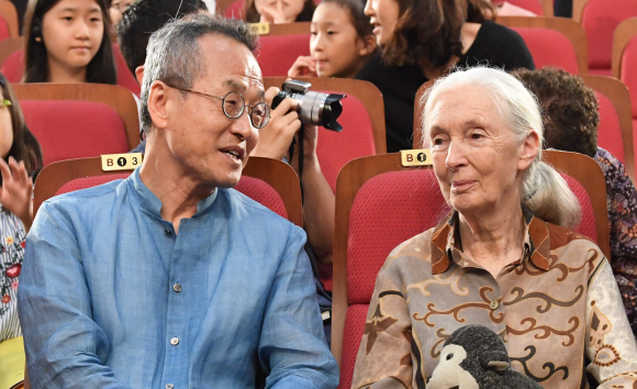 미소 띈 ‘에코 토크’