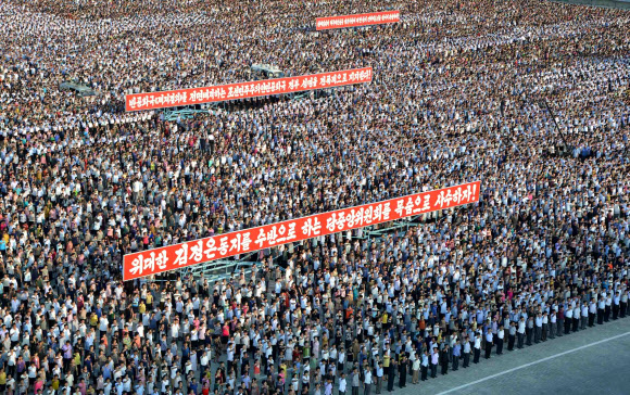 北, 10만명 군중집회 
