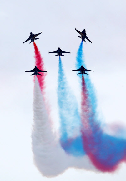 화려하고 아찔하고